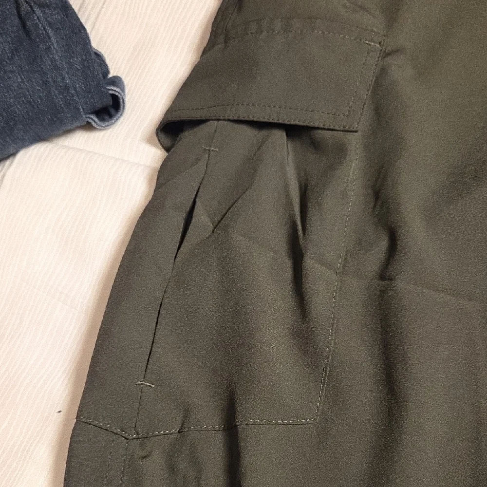 SANTINY Women's Olive Cargo Capris,SZ L. - Picture 3 of 8